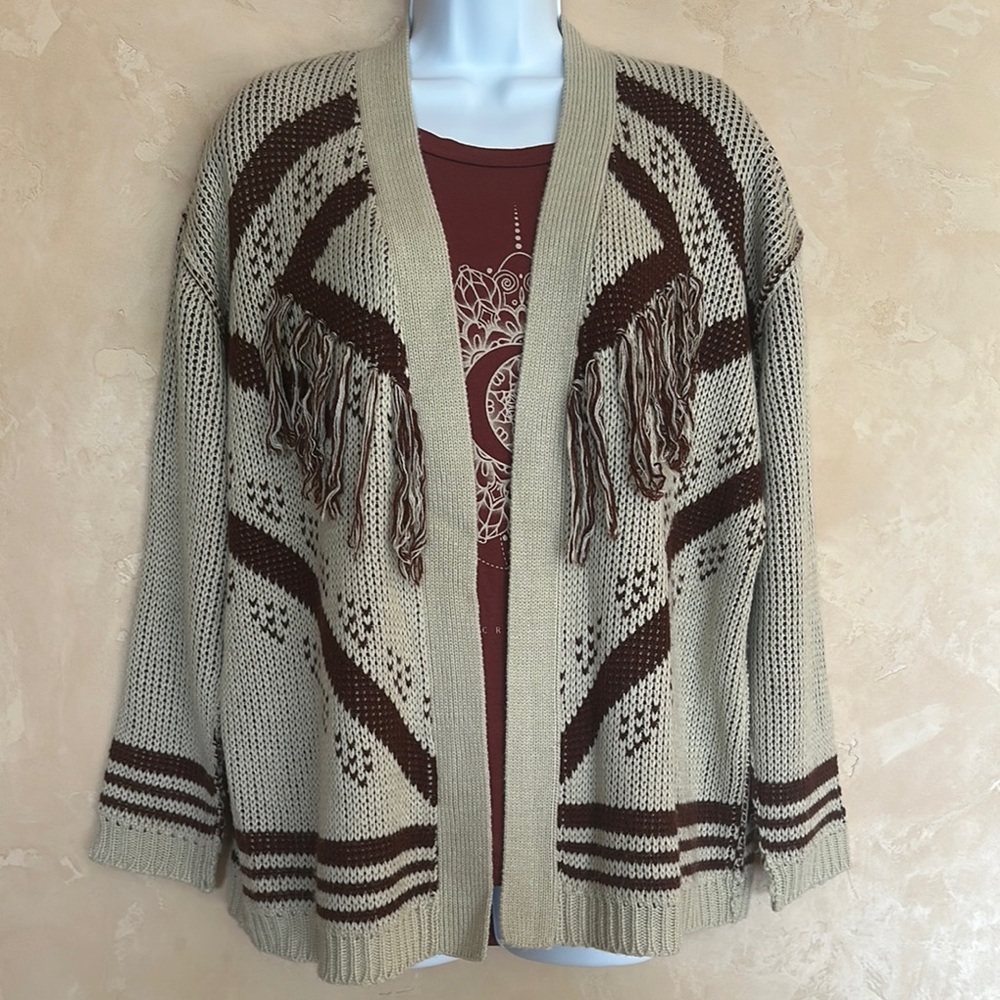 Astr Women's Beige and Brown Fringed Knit Sweater - M